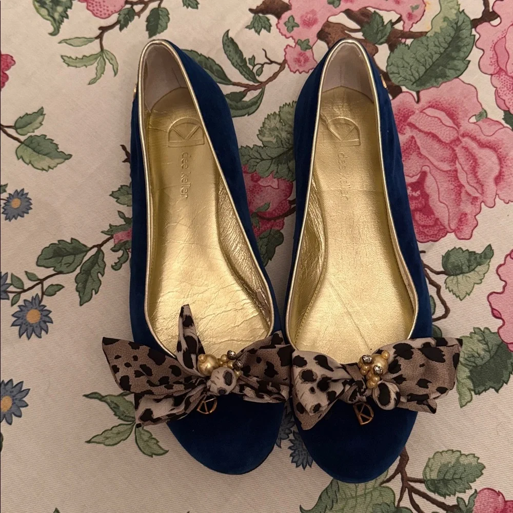 Elegant Blue Velvet Women's Flats with Bow Accent - Picture 3 of 7